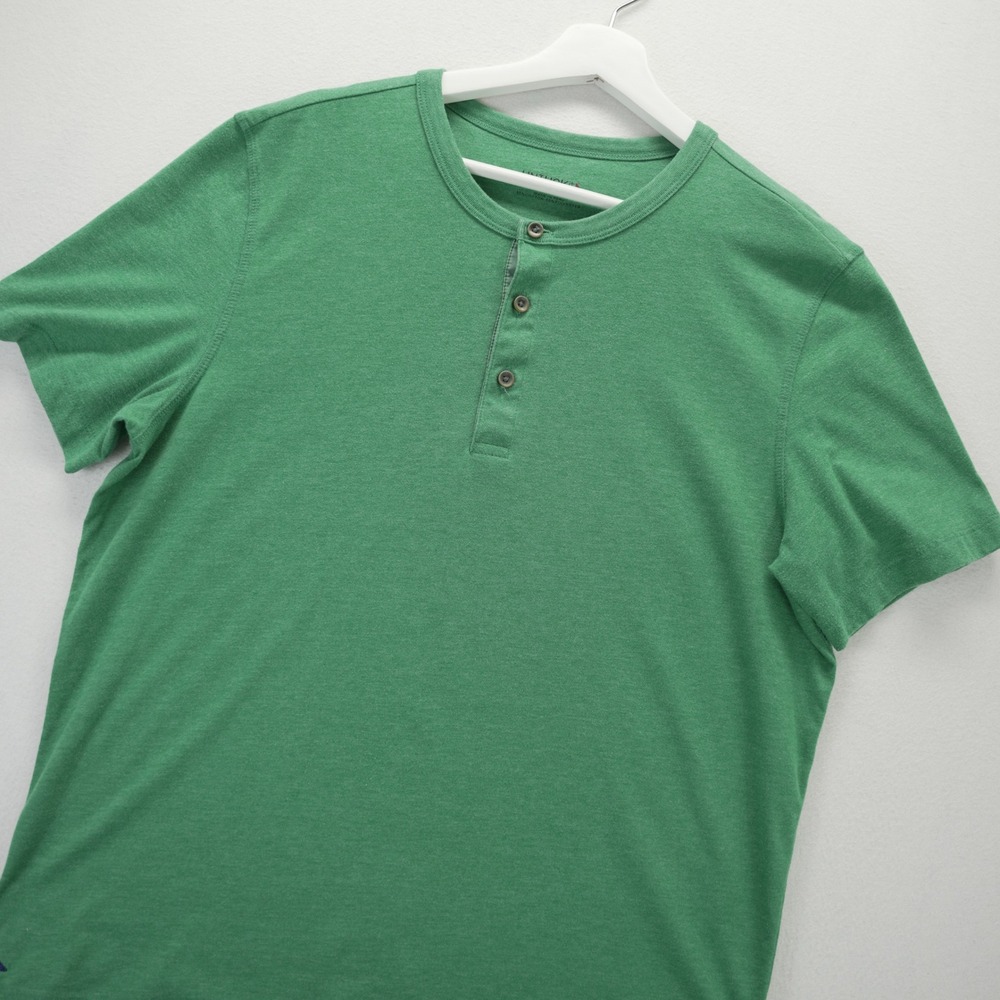 UNTUCKit Jericho Henley Shirt Mens Medium Green Short Sleeve 40028 Regular Fit